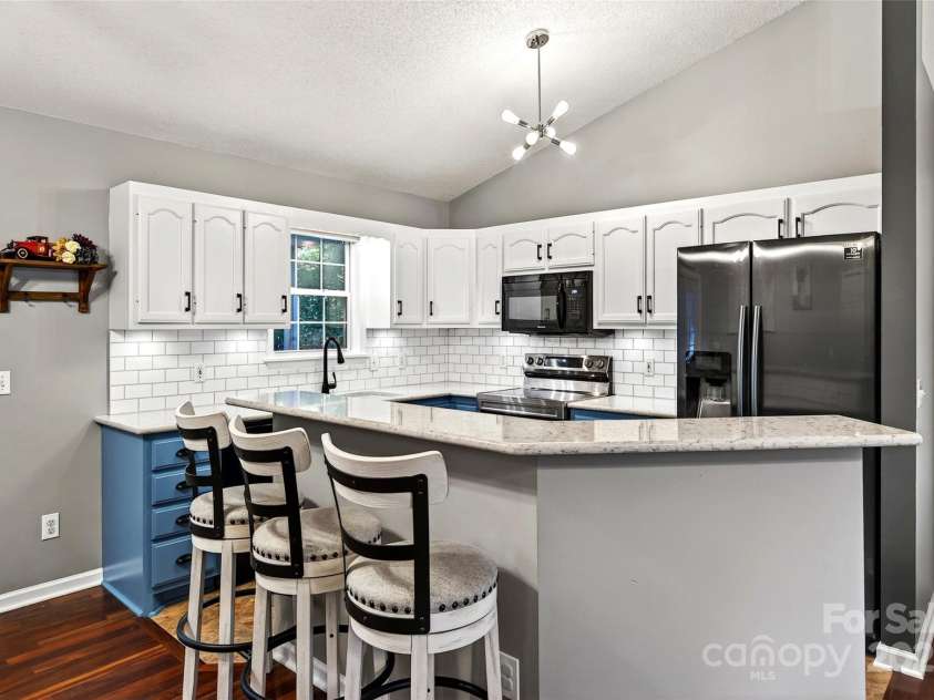 2691 Laurel Pointe Drive, Morganton, NC 28761.  MLS# CAR4314404, YatesRealty ID 1723. 