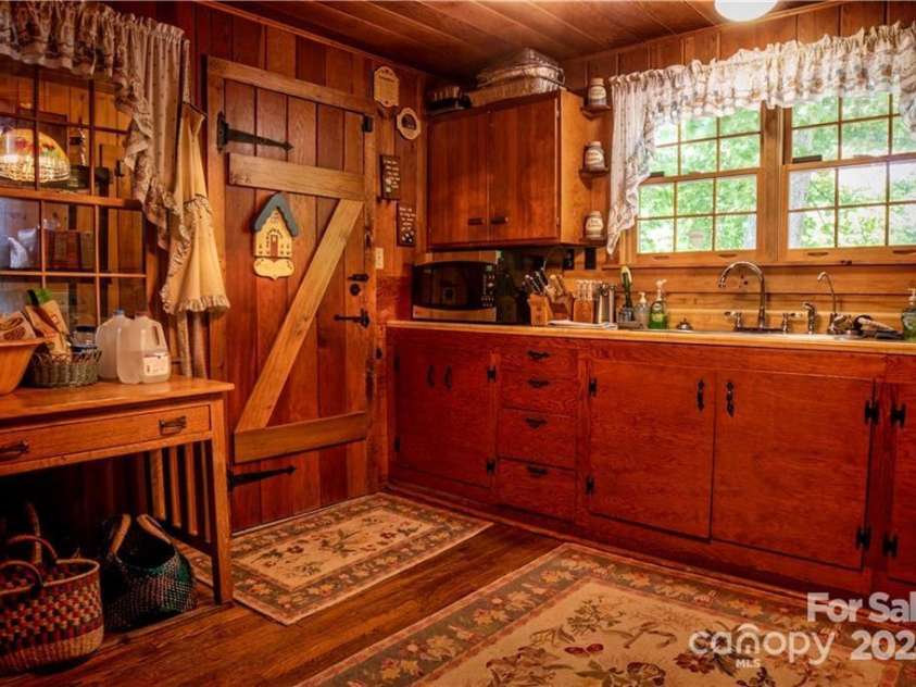 2736 White Oak Flats Road, Green Mountain, NC 28740.  MLS# CAR4157590, YatesRealty ID 1723. 