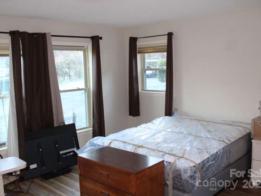 44 Jervey Road, Tryon, NC 28782.  MLS# CAR4327989, YatesRealty ID 17230. 