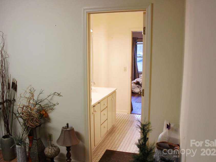 44 Jervey Road, Tryon, NC 28782.  MLS# CAR4327989, YatesRealty ID 17230. 