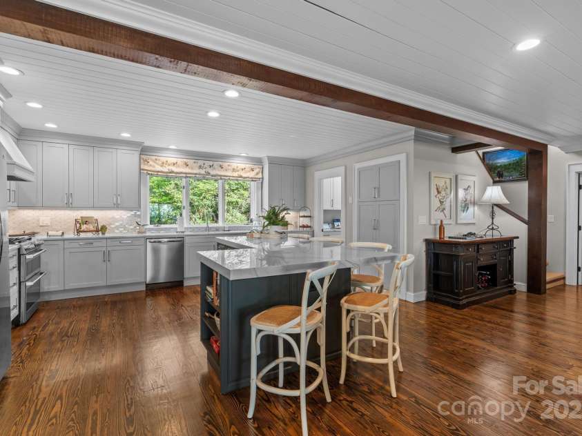 108 View Way, Highlands, NC 28741.  MLS# CAR4265498, YatesRealty ID 17231. 