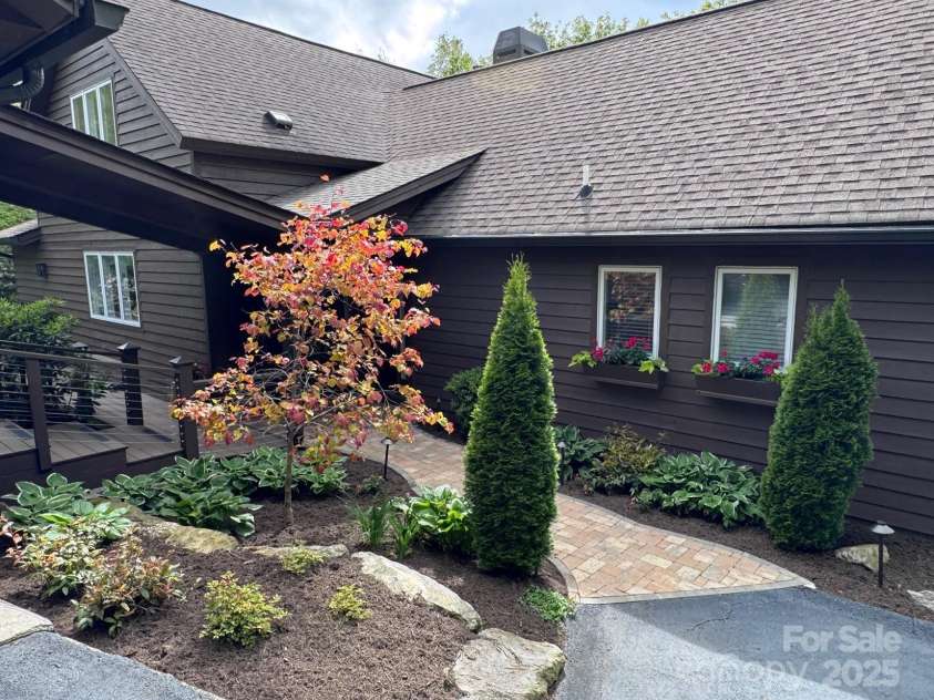 108 View Way, Highlands, NC 28741.  MLS# CAR4265498, YatesRealty ID 17231. 