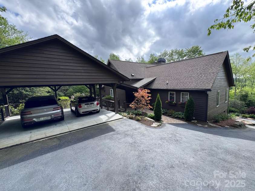 108 View Way, Highlands, NC 28741.  MLS# CAR4265498, YatesRealty ID 17231. 