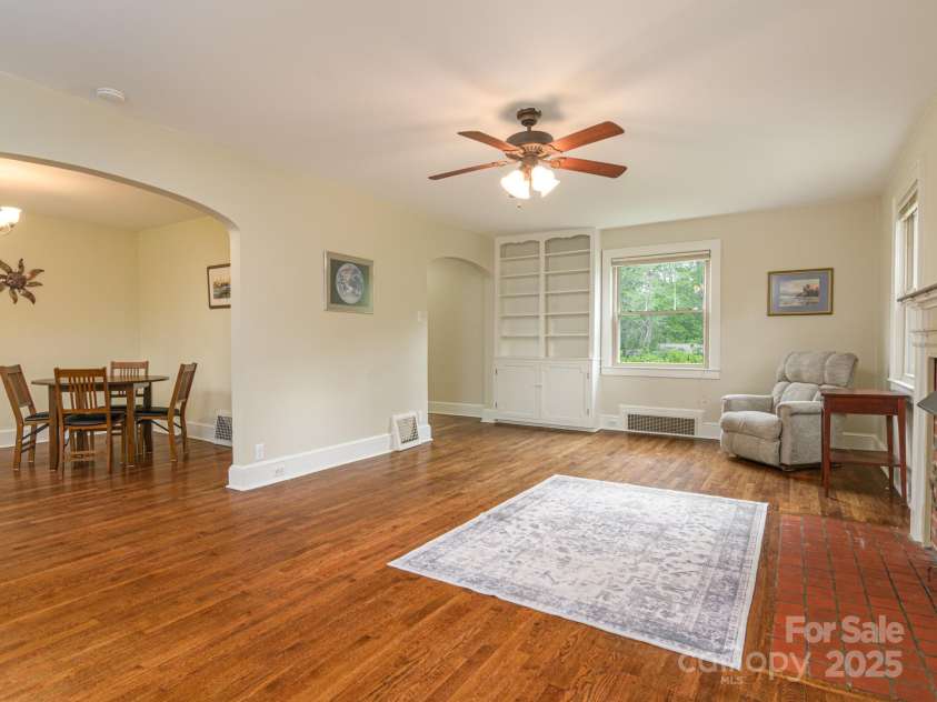 114 Eastwood Avenue, Swannanoa, NC 28778.  MLS# CAR4261055, YatesRealty ID 17232. 