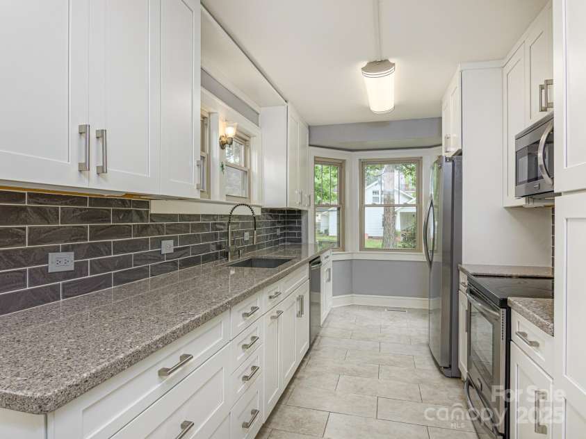 114 Eastwood Avenue, Swannanoa, NC 28778.  MLS# CAR4261055, YatesRealty ID 17232. 