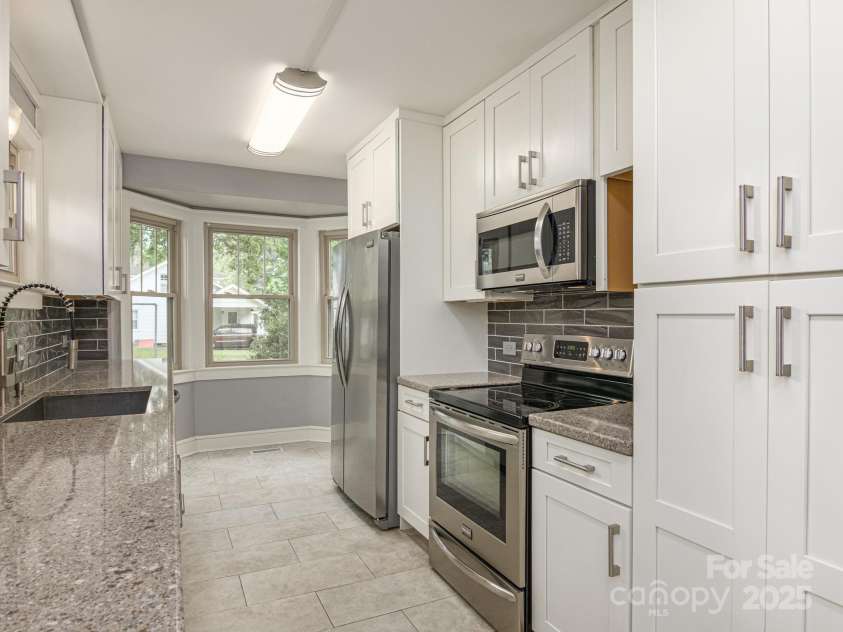 114 Eastwood Avenue, Swannanoa, NC 28778.  MLS# CAR4261055, YatesRealty ID 17232. 