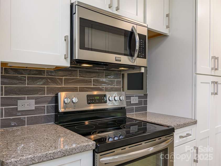 114 Eastwood Avenue, Swannanoa, NC 28778.  MLS# CAR4261055, YatesRealty ID 17232. 