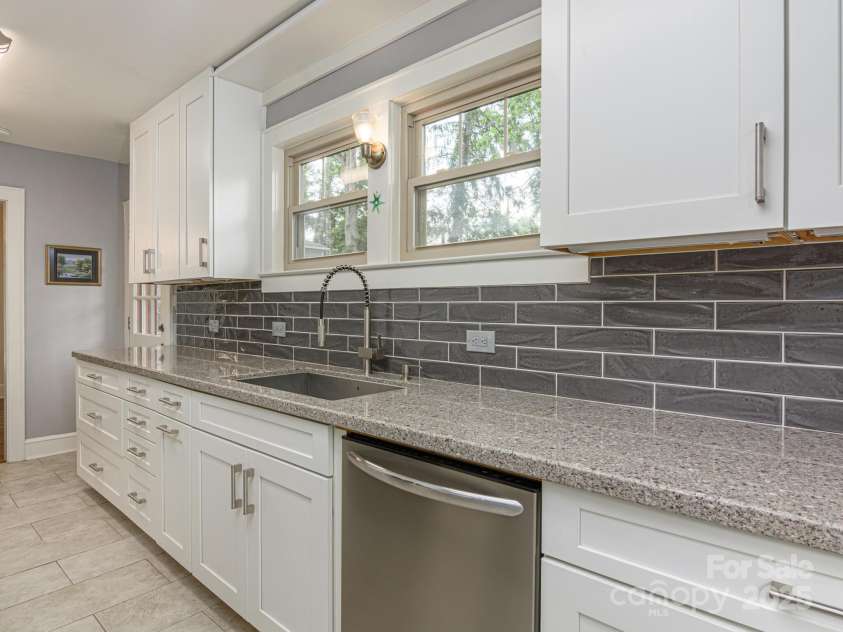 114 Eastwood Avenue, Swannanoa, NC 28778.  MLS# CAR4261055, YatesRealty ID 17232. 