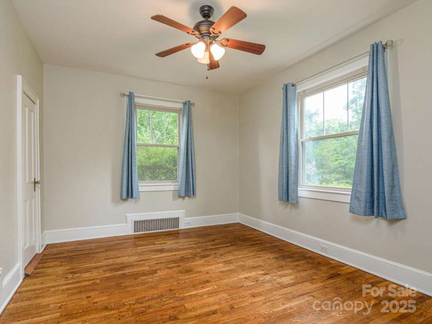 114 Eastwood Avenue, Swannanoa, NC 28778.  MLS# CAR4261055, YatesRealty ID 17232. 