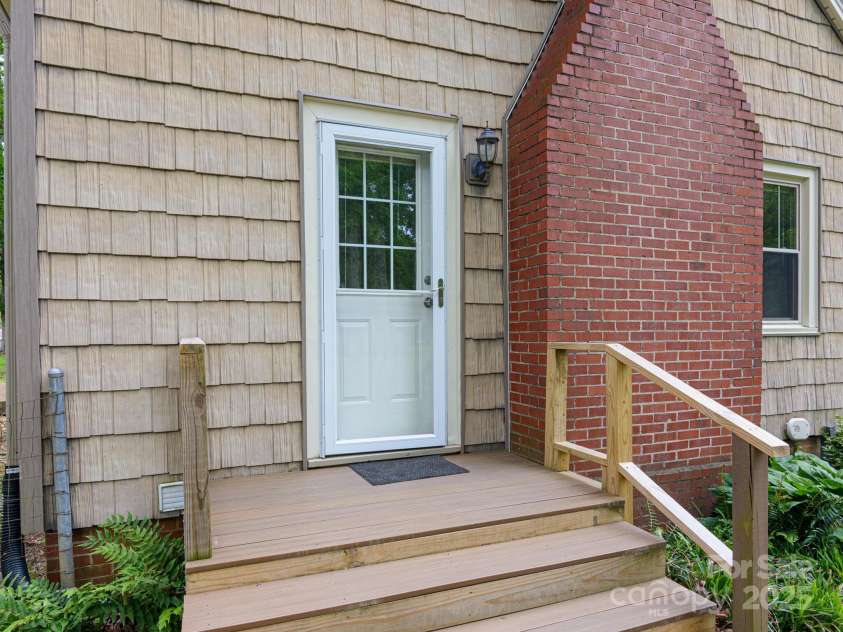 114 Eastwood Avenue, Swannanoa, NC 28778.  MLS# CAR4261055, YatesRealty ID 17232. 