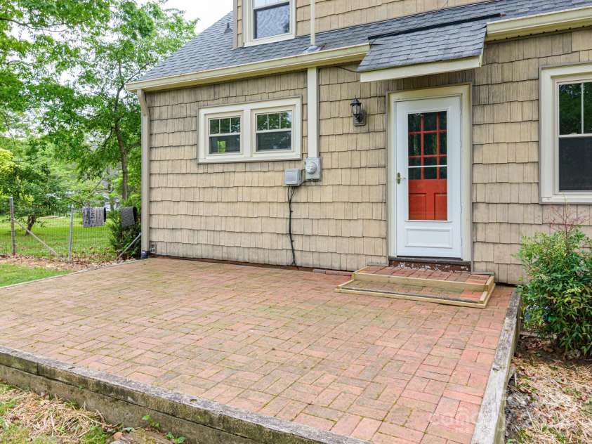 114 Eastwood Avenue, Swannanoa, NC 28778.  MLS# CAR4261055, YatesRealty ID 17232. 