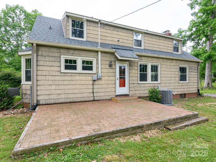 114 Eastwood Avenue, Swannanoa, NC 28778.  MLS# CAR4261055, YatesRealty ID 17232. 