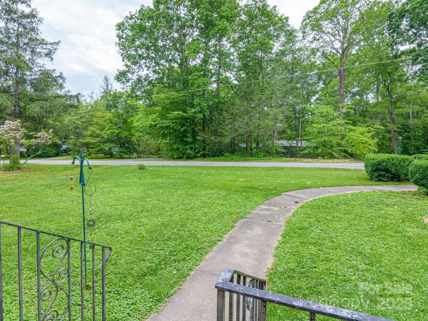 114 Eastwood Avenue, Swannanoa, NC 28778.  MLS# CAR4261055, YatesRealty ID 17232. 