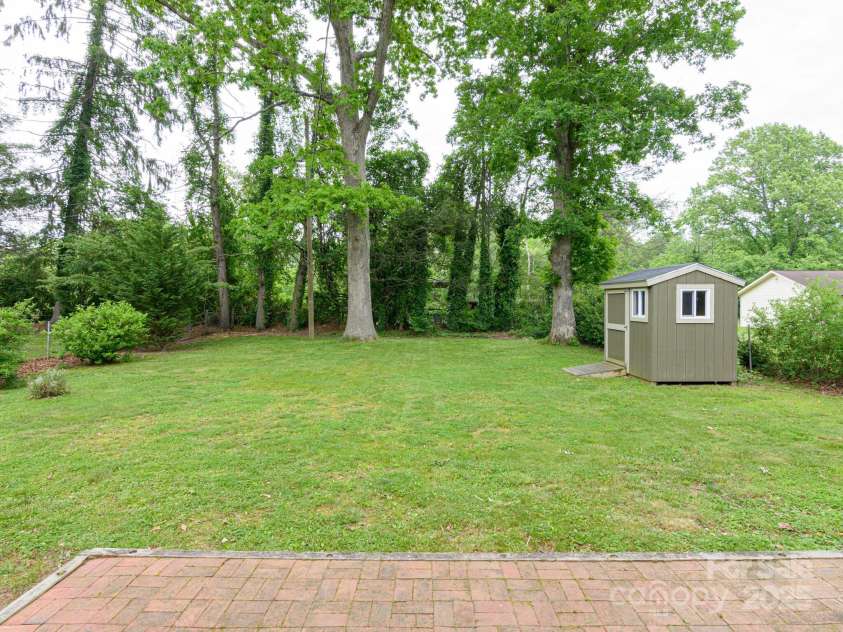 114 Eastwood Avenue, Swannanoa, NC 28778.  MLS# CAR4261055, YatesRealty ID 17232. 