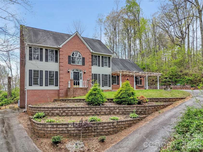 29 Tillman Road, Lake Junaluska, NC 28745.  MLS# CAR4363461, YatesRealty ID 17233. 