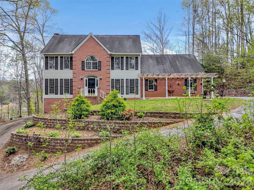 29 Tillman Road, Lake Junaluska, NC 28745.  MLS# CAR4363461, YatesRealty ID 17233. 