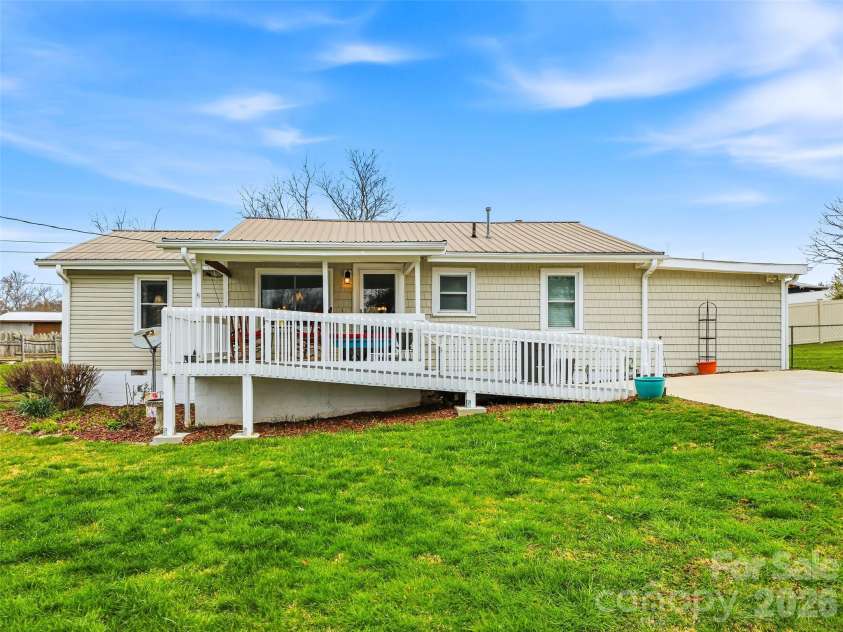 55 Pressley Avenue, Brevard, NC 28712.  MLS# CAR4365079, YatesRealty ID 17234. 