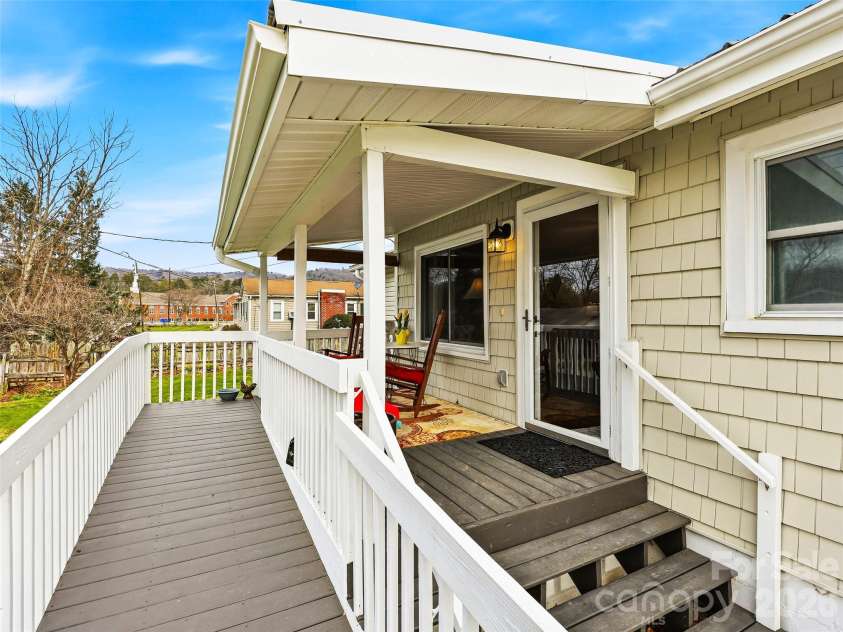 55 Pressley Avenue, Brevard, NC 28712.  MLS# CAR4365079, YatesRealty ID 17234. 