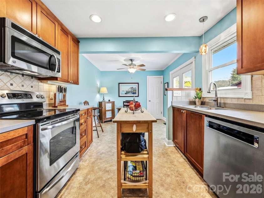 55 Pressley Avenue, Brevard, NC 28712.  MLS# CAR4365079, YatesRealty ID 17234. 