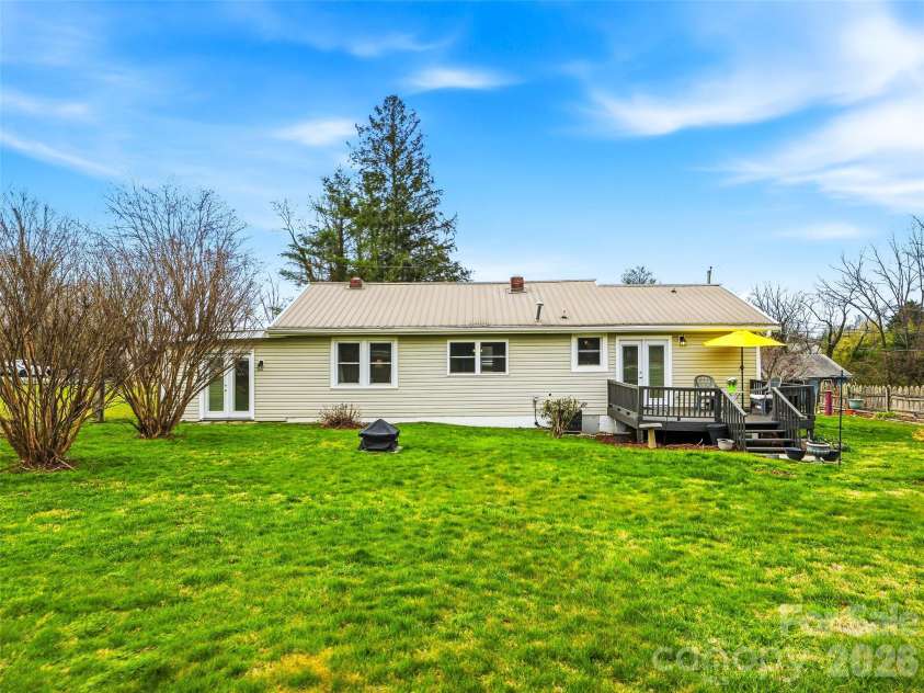 55 Pressley Avenue, Brevard, NC 28712.  MLS# CAR4365079, YatesRealty ID 17234. 
