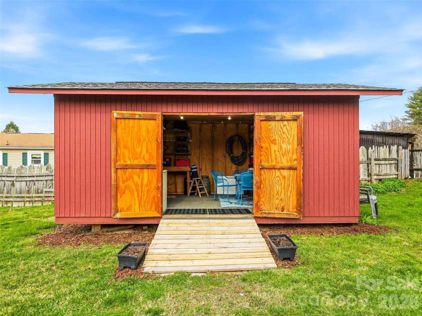55 Pressley Avenue, Brevard, NC 28712.  MLS# CAR4365079, YatesRealty ID 17234. 