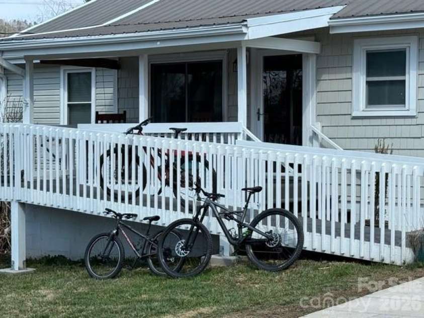 55 Pressley Avenue, Brevard, NC 28712.  MLS# CAR4365079, YatesRealty ID 17234. 