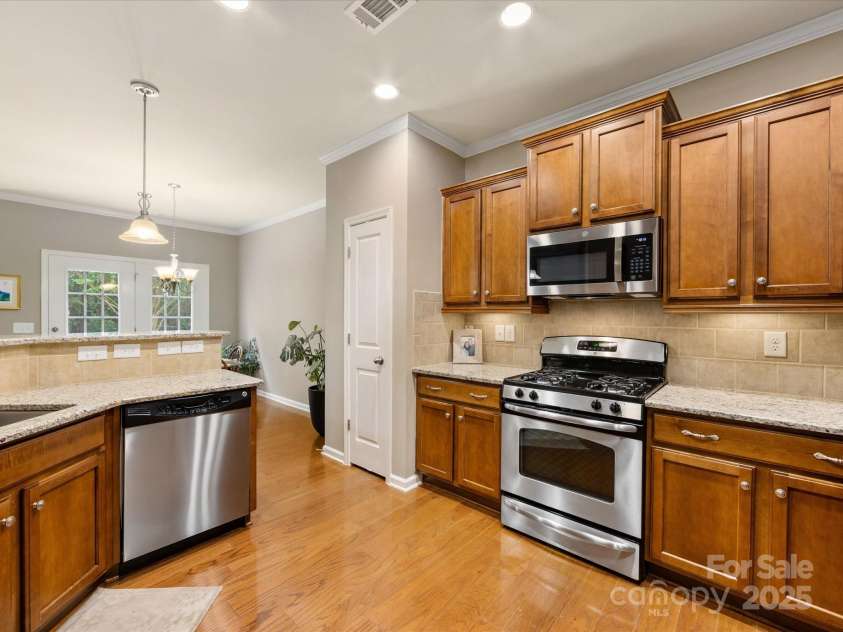 6619 Hermsley Road, Charlotte, NC 28278.  MLS# CAR4264114, YatesRealty ID 17234. 