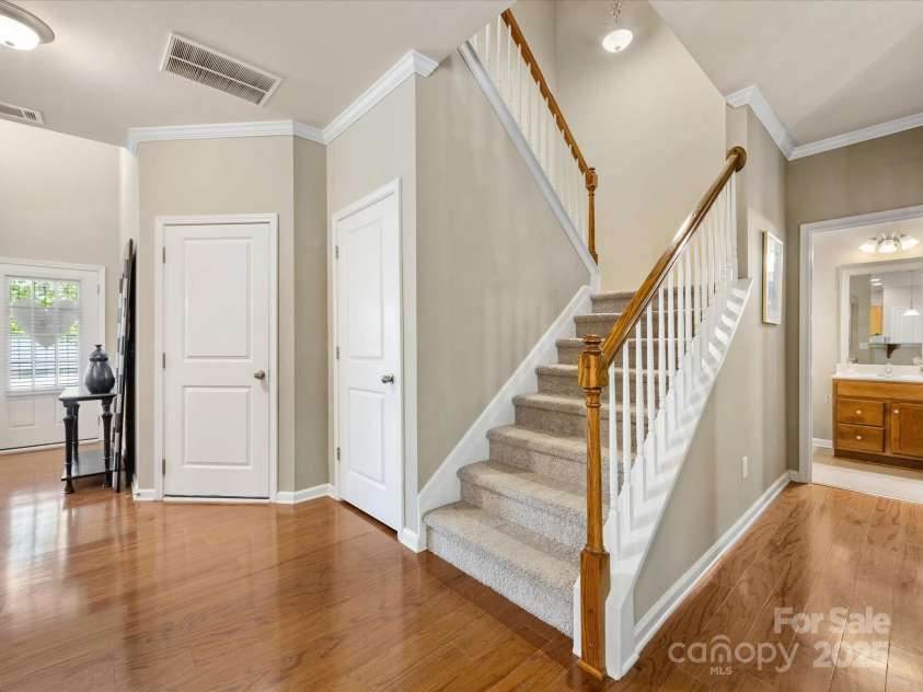 6619 Hermsley Road, Charlotte, NC 28278.  MLS# CAR4264114, YatesRealty ID 17234. 