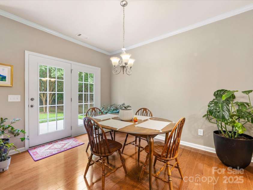 6619 Hermsley Road, Charlotte, NC 28278.  MLS# CAR4264114, YatesRealty ID 17234. Breakfast area