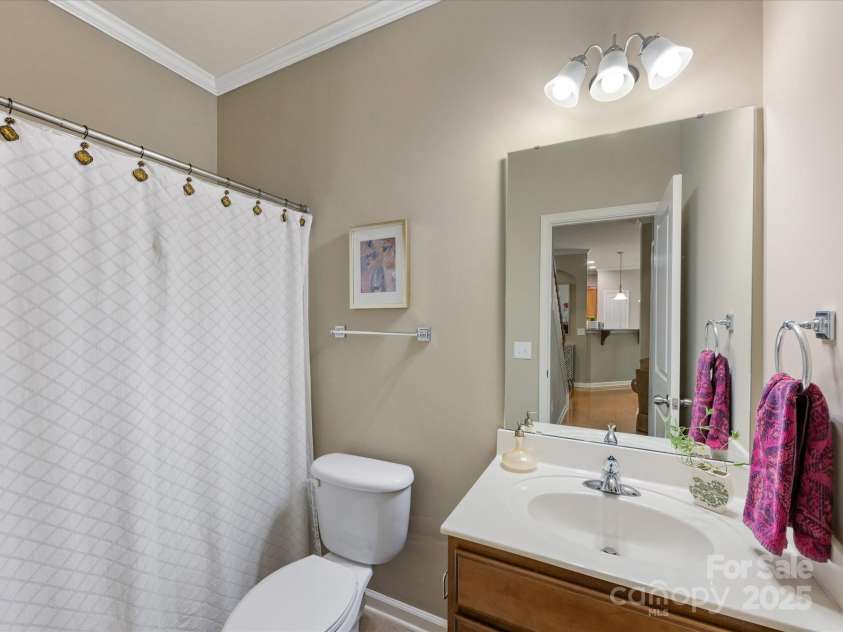 6619 Hermsley Road, Charlotte, NC 28278.  MLS# CAR4264114, YatesRealty ID 17234. Full Bath on Main
