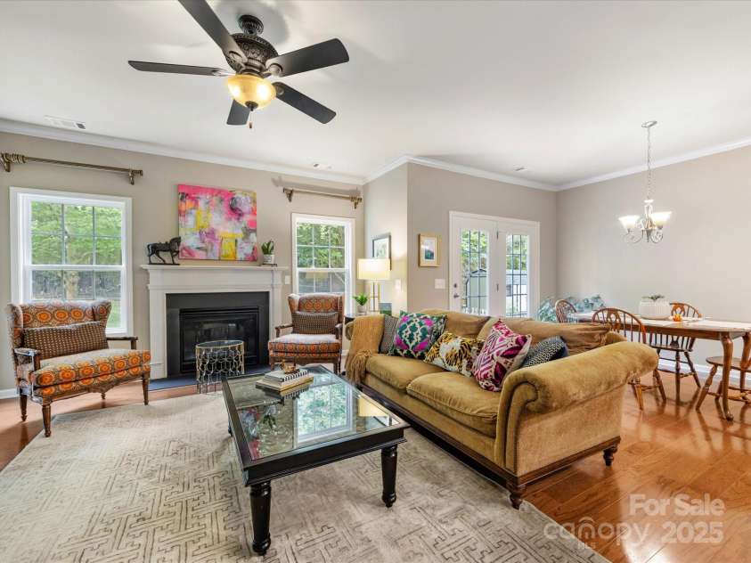 6619 Hermsley Road, Charlotte, NC 28278.  MLS# CAR4264114, YatesRealty ID 17234. Living Room