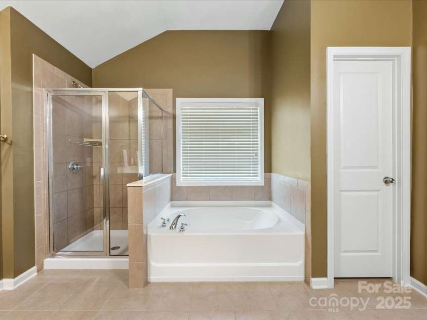 6619 Hermsley Road, Charlotte, NC 28278.  MLS# CAR4264114, YatesRealty ID 17234. Primary Bathroom