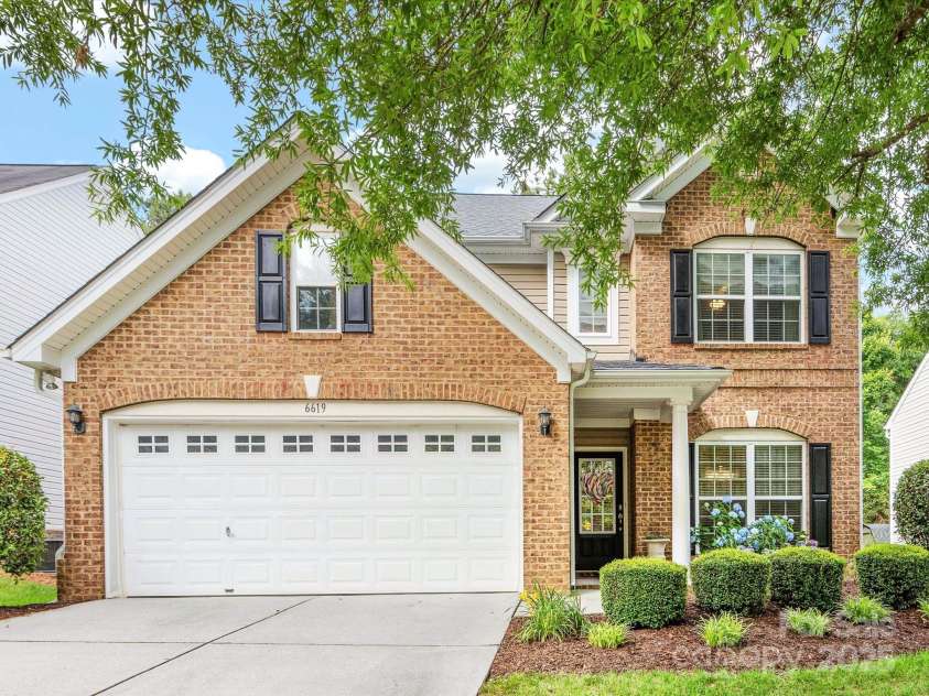 6619 Hermsley Road, Charlotte, NC 28278.  MLS# CAR4264114, YatesRealty ID 17234. Welcome Home!