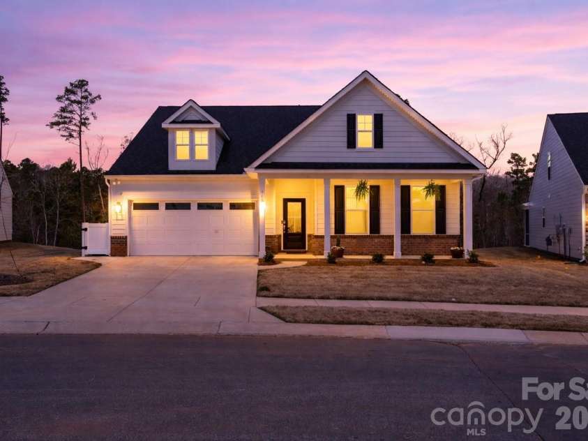 948 Exeter Drive, Sherrills Ford, NC 28673.  MLS# CAR4359195, YatesRealty ID 17235. 