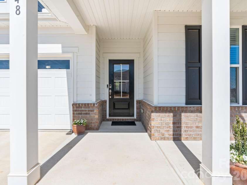 948 Exeter Drive, Sherrills Ford, NC 28673.  MLS# CAR4359195, YatesRealty ID 17235. 