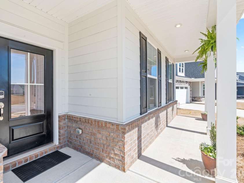948 Exeter Drive, Sherrills Ford, NC 28673.  MLS# CAR4359195, YatesRealty ID 17235. 