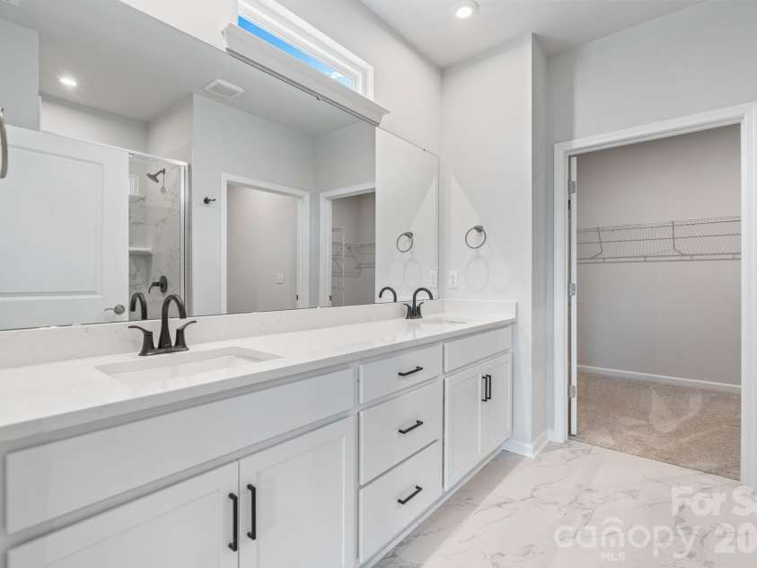948 Exeter Drive, Sherrills Ford, NC 28673.  MLS# CAR4359195, YatesRealty ID 17235. 