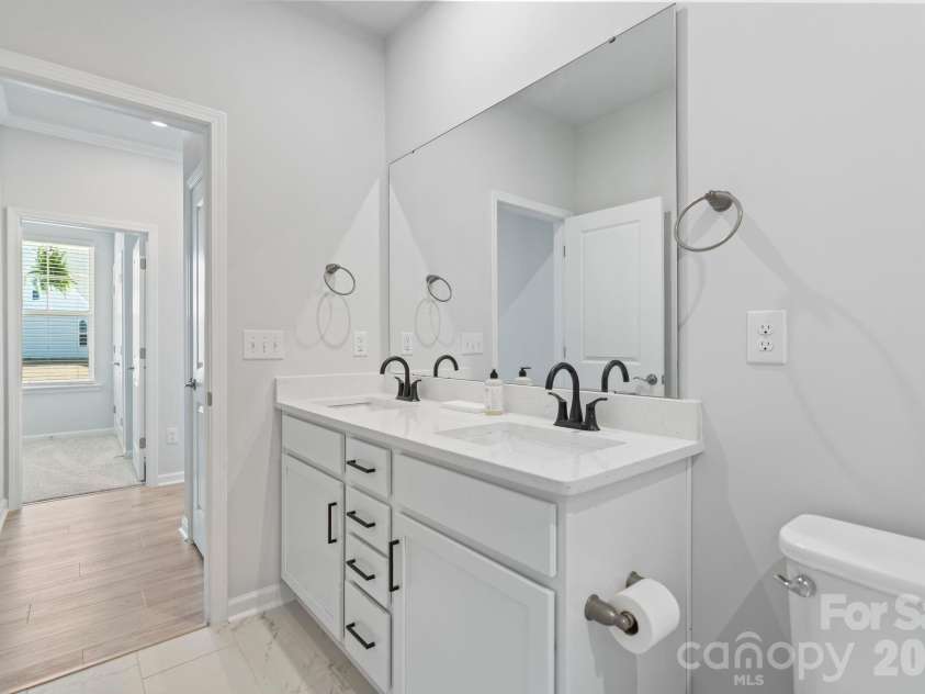 948 Exeter Drive, Sherrills Ford, NC 28673.  MLS# CAR4359195, YatesRealty ID 17235. 