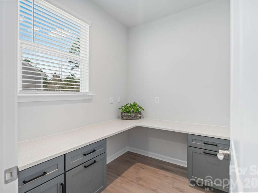 948 Exeter Drive, Sherrills Ford, NC 28673.  MLS# CAR4359195, YatesRealty ID 17235. Built In's