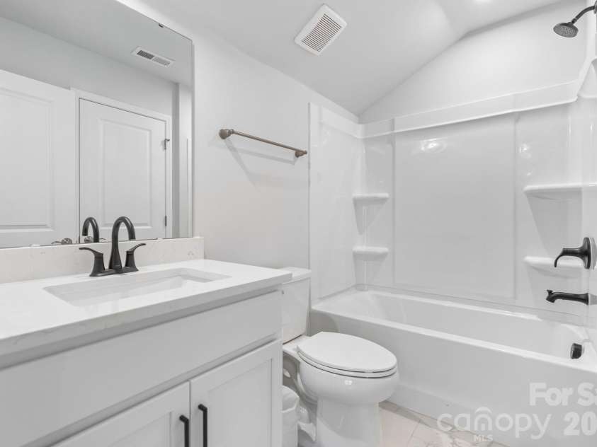 948 Exeter Drive, Sherrills Ford, NC 28673.  MLS# CAR4359195, YatesRealty ID 17235. Upstairs Bath