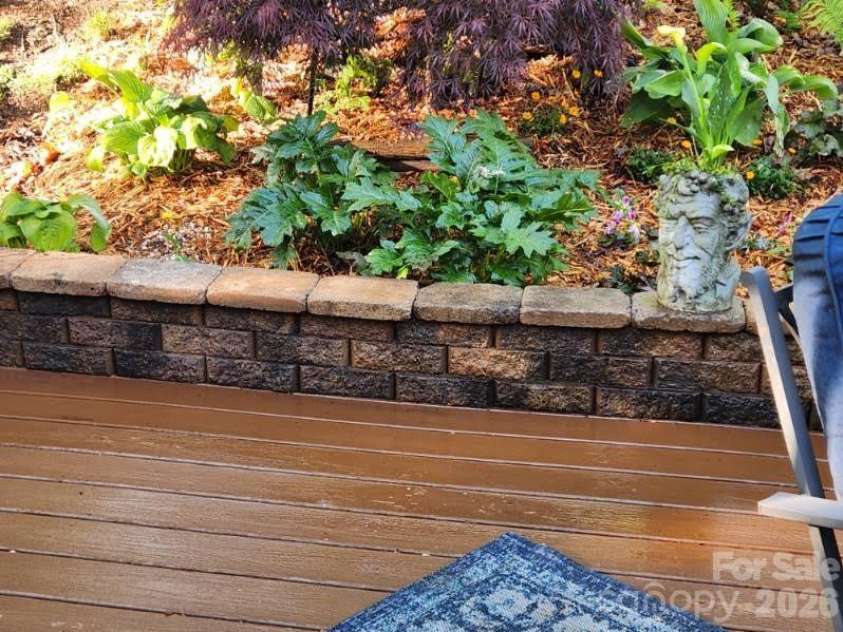 17 Marlwood Court, Asheville, NC 28804.  MLS# CAR4359603, YatesRealty ID 17236. 