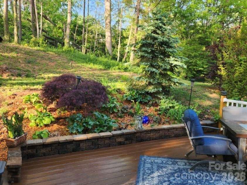 17 Marlwood Court, Asheville, NC 28804.  MLS# CAR4359603, YatesRealty ID 17236. 