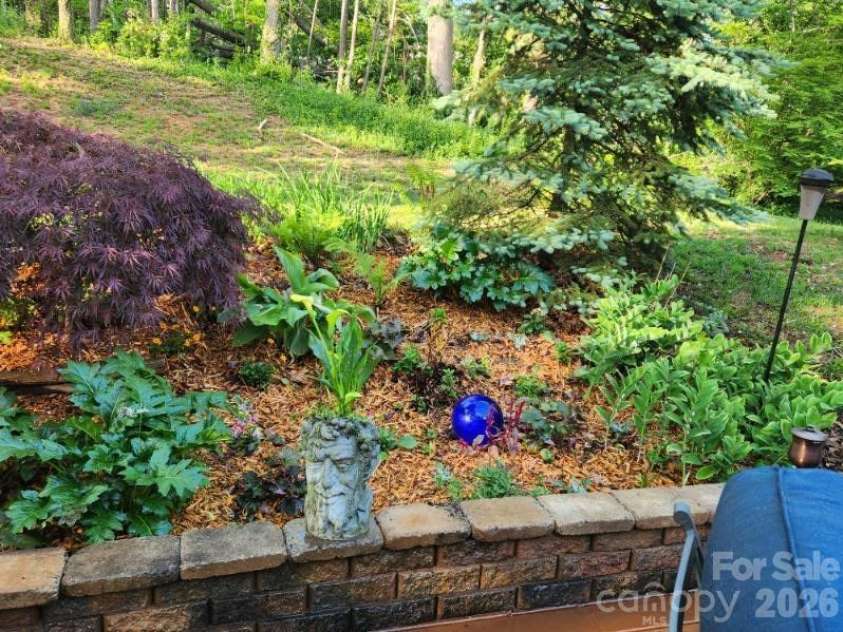 17 Marlwood Court, Asheville, NC 28804.  MLS# CAR4359603, YatesRealty ID 17236. 