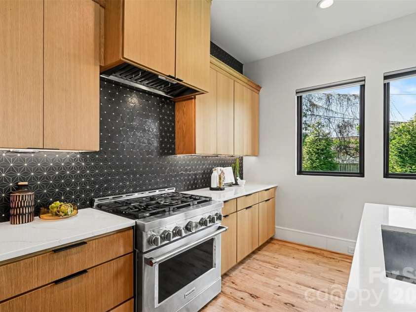 2333 Pinckney Avenue, Charlotte, NC 28205.  MLS# CAR4371235, YatesRealty ID 17237. 