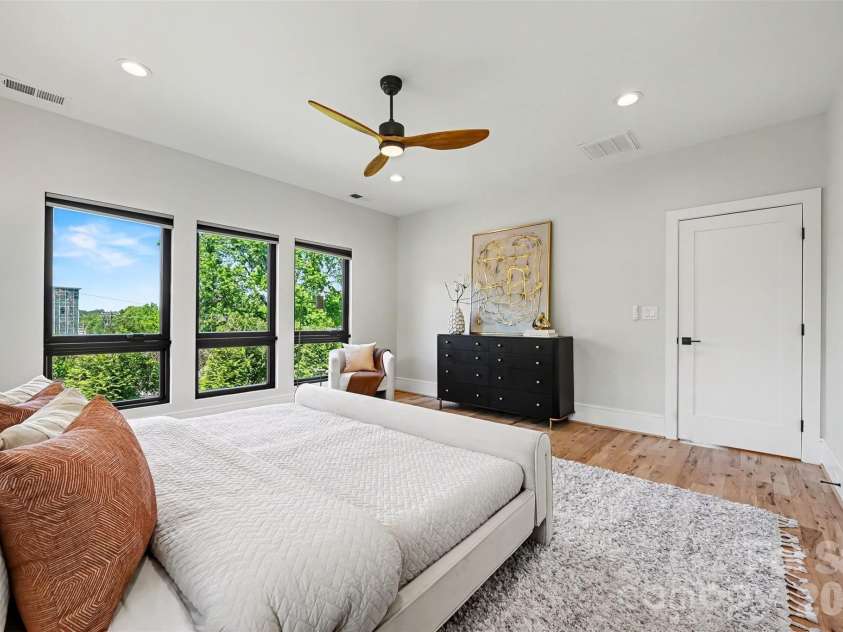 2333 Pinckney Avenue, Charlotte, NC 28205.  MLS# CAR4371235, YatesRealty ID 17237. 