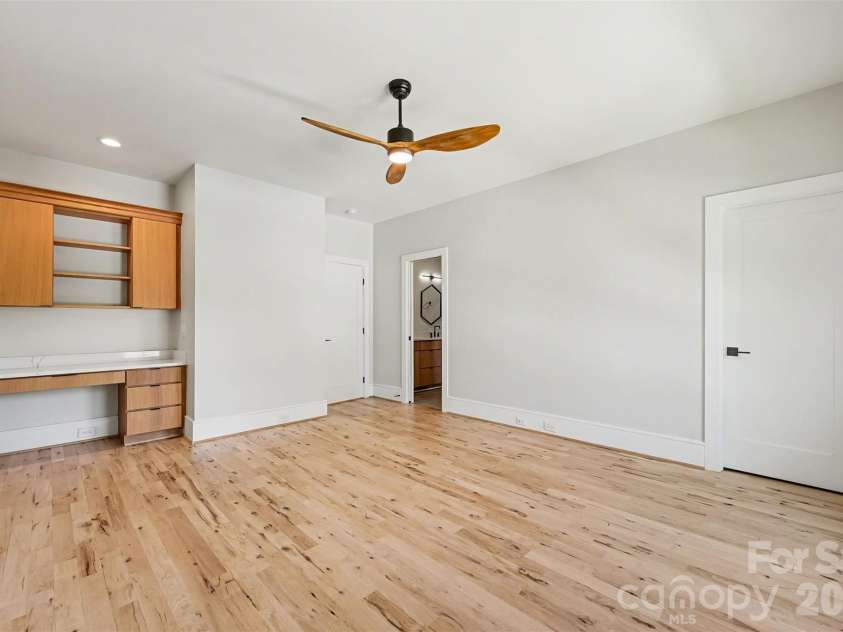 2333 Pinckney Avenue, Charlotte, NC 28205.  MLS# CAR4371235, YatesRealty ID 17237. 