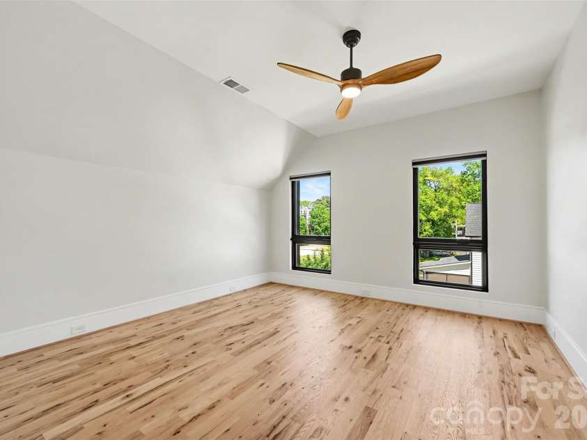 2333 Pinckney Avenue, Charlotte, NC 28205.  MLS# CAR4371235, YatesRealty ID 17237. 