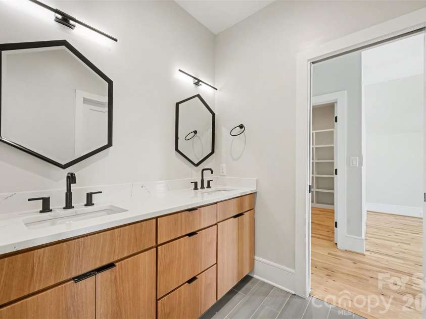 2333 Pinckney Avenue, Charlotte, NC 28205.  MLS# CAR4371235, YatesRealty ID 17237. 