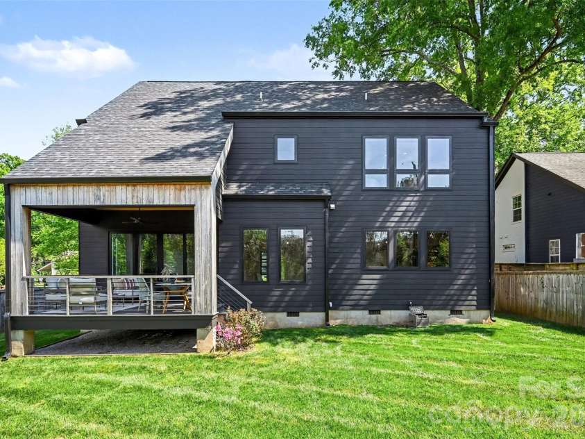 2333 Pinckney Avenue, Charlotte, NC 28205.  MLS# CAR4371235, YatesRealty ID 17237. 