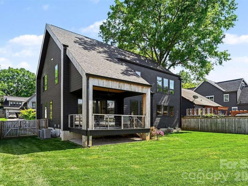 2333 Pinckney Avenue, Charlotte, NC 28205.  MLS# CAR4371235, YatesRealty ID 17237. 